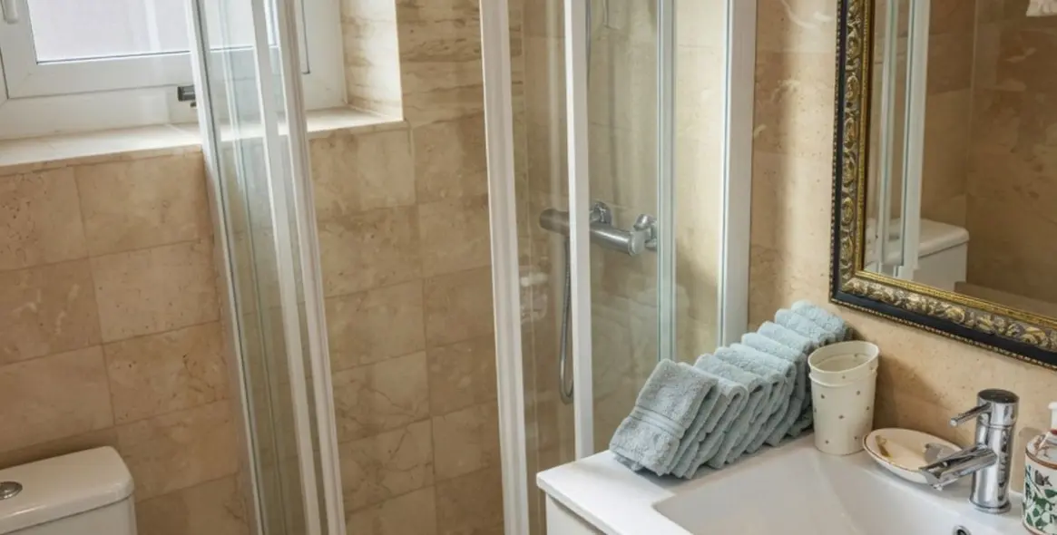 Venta de apartamento en planta media en Marbella 18