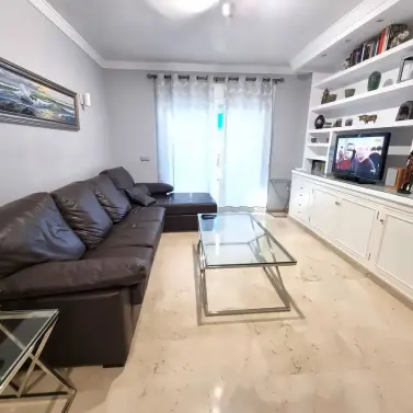 Venta de apartamento en planta media en Puerto Banús
