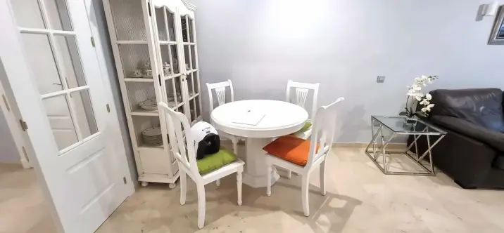 Venta de apartamento en planta media en Puerto Banús 4