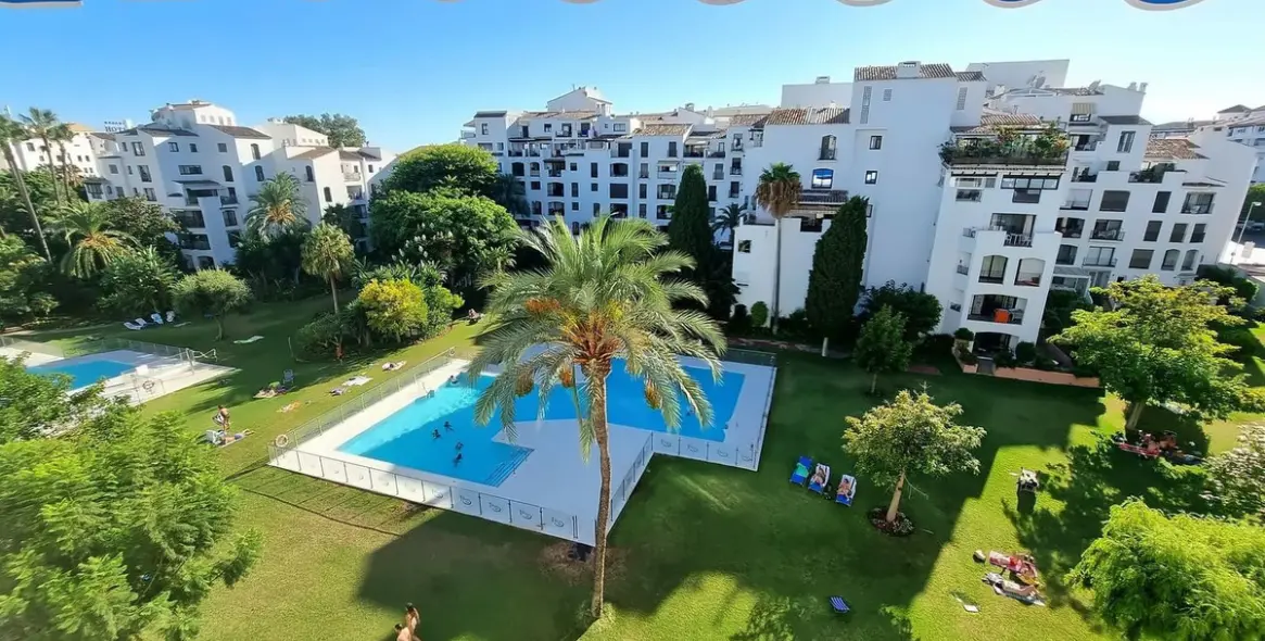 Продажа апартаментов на среднем этаже в Puerto Banús 17