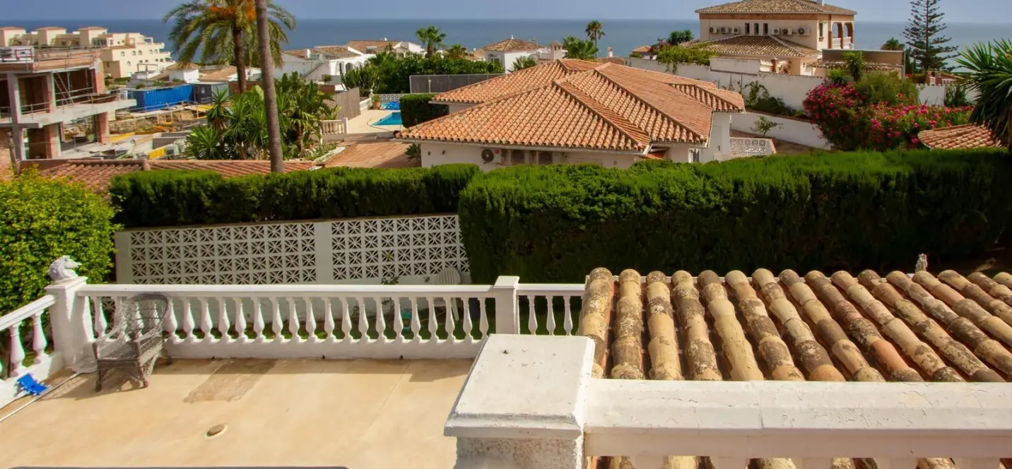 Продажа  отдельно стоящей виллы в Mijas Costa 2