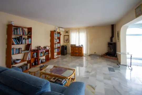 Image 6 thumb