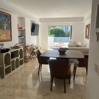 Venta de apartamento en planta media en Puerto Banús