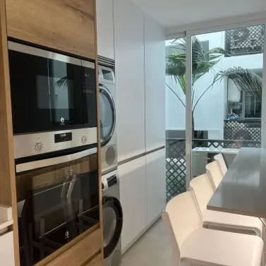 Venta de apartamento en planta media en Puerto Banús