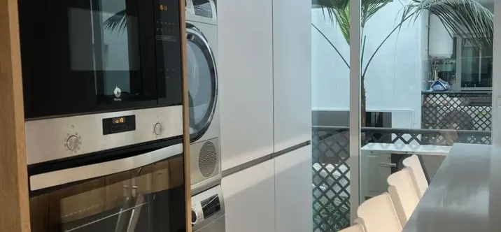Venta de apartamento en planta media en Puerto Banús 4