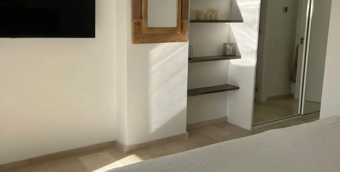 Venta de apartamento en planta media en Puerto Banús 9