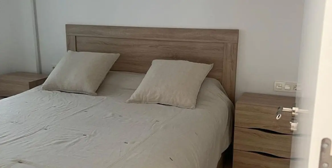 Venta de apartamento en planta media en Puerto Banús 12
