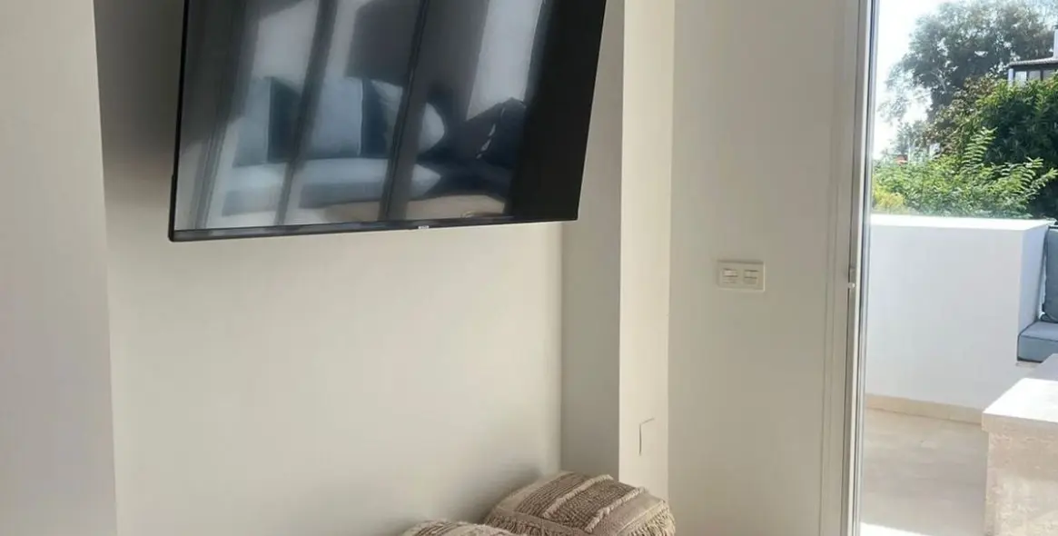 Venta de apartamento en planta media en Puerto Banús 14