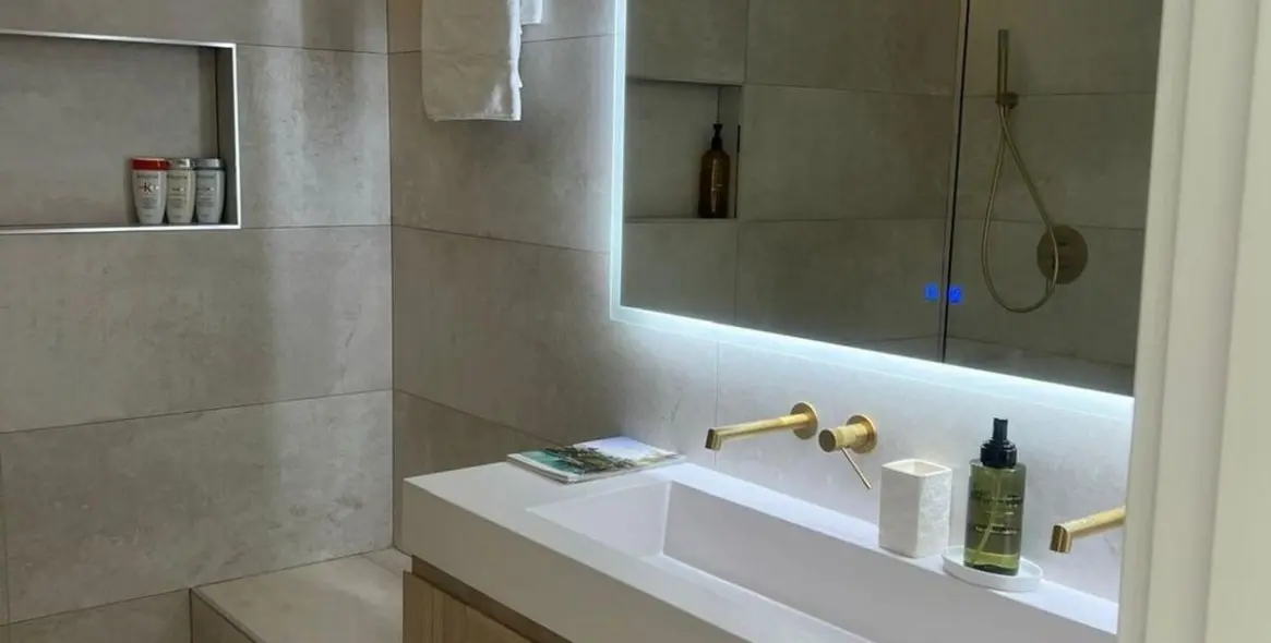 Venta de apartamento en planta media en Puerto Banús 15
