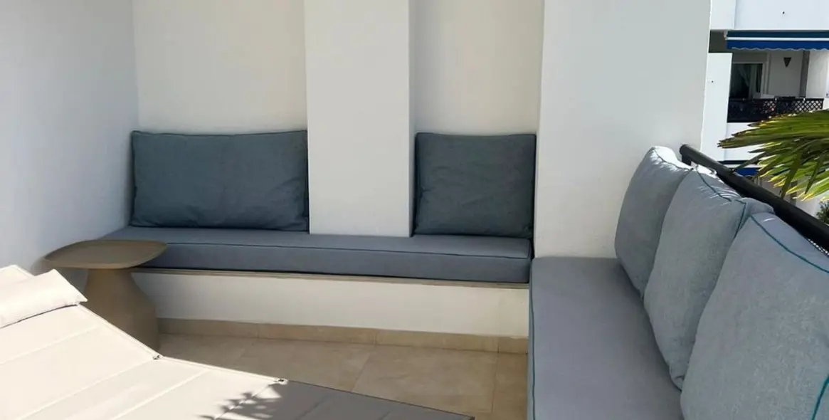 Venta de apartamento en planta media en Puerto Banús 16