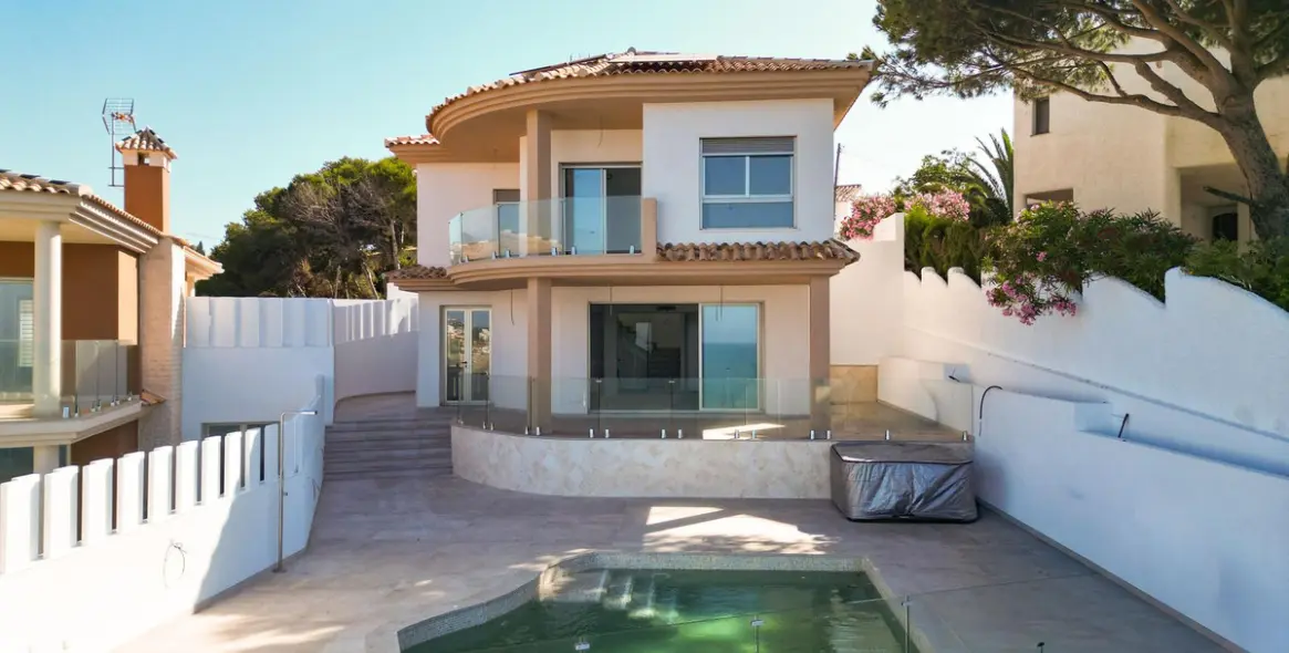 Venta de villa independiente en La Cala 3