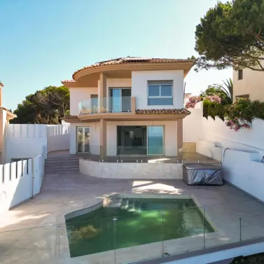 Venta de villa independiente en La Cala