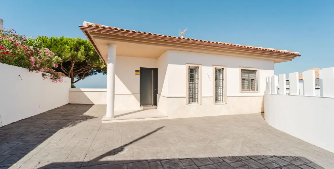 Venta de villa independiente en La Cala 35