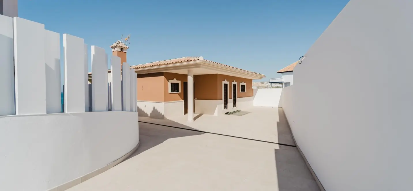 Sale of detached villa in La Cala 4
