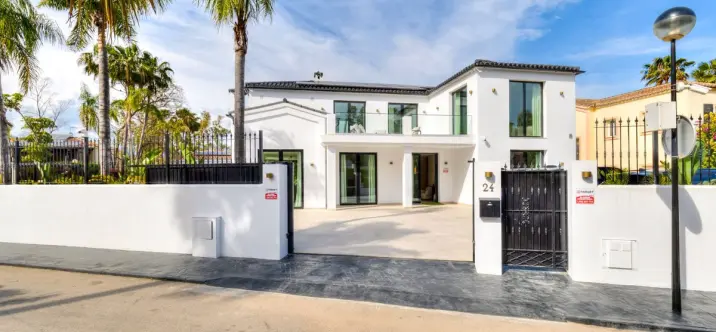 Short-term rent of detached villa in Guadalmina Alta 0