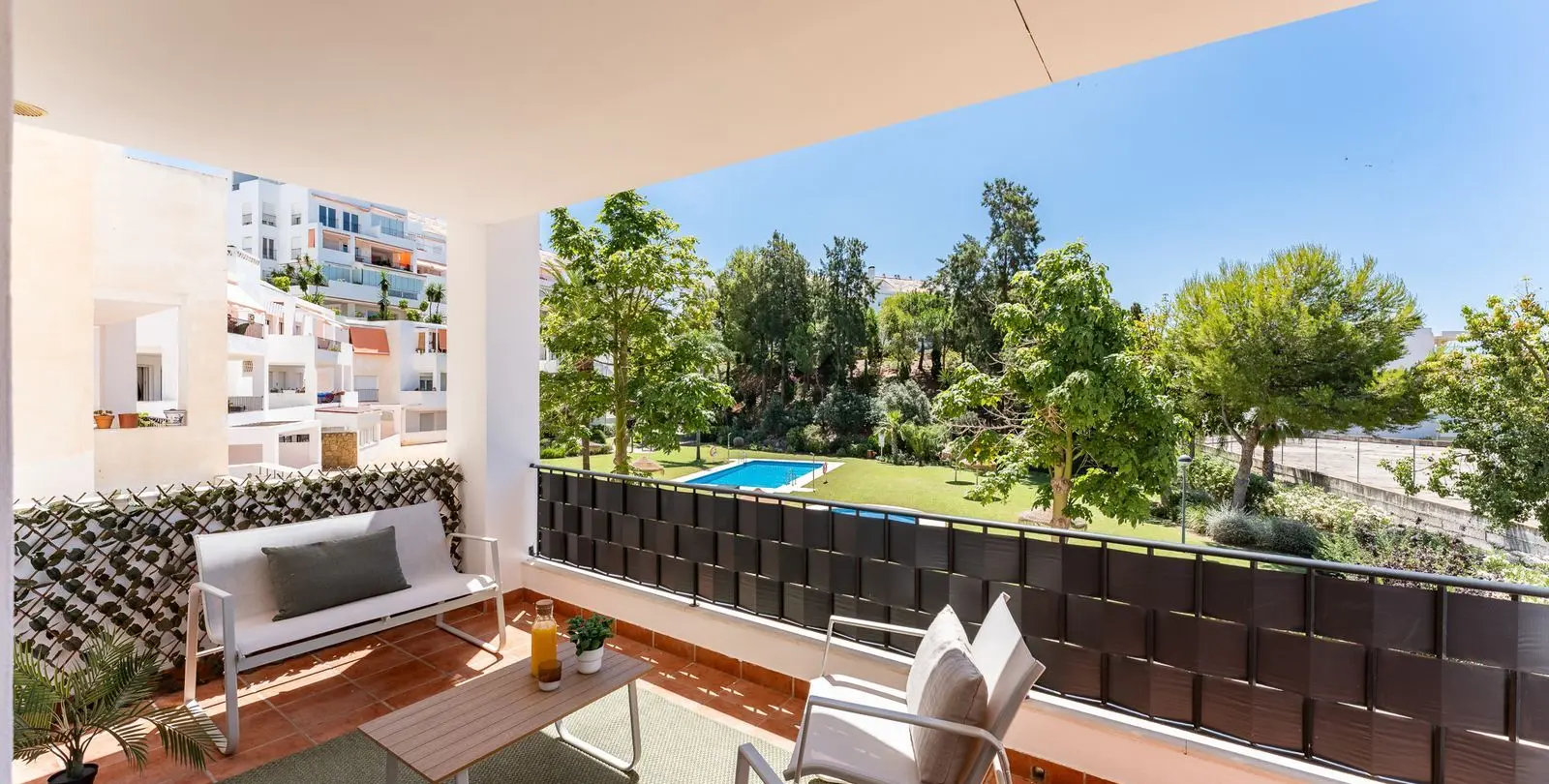 Sale of middle floor apartment in Torrequebrada 1