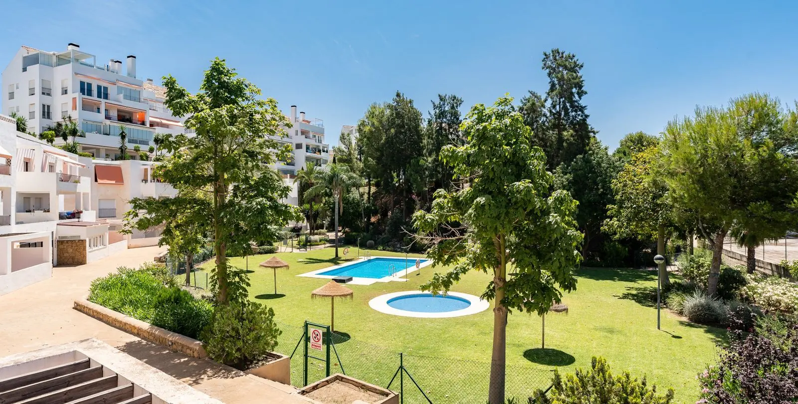 Sale of middle floor apartment in Torrequebrada 4