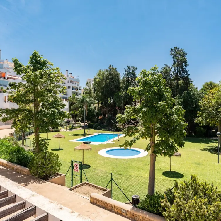 Venta de apartamento en planta media en Torrequebrada