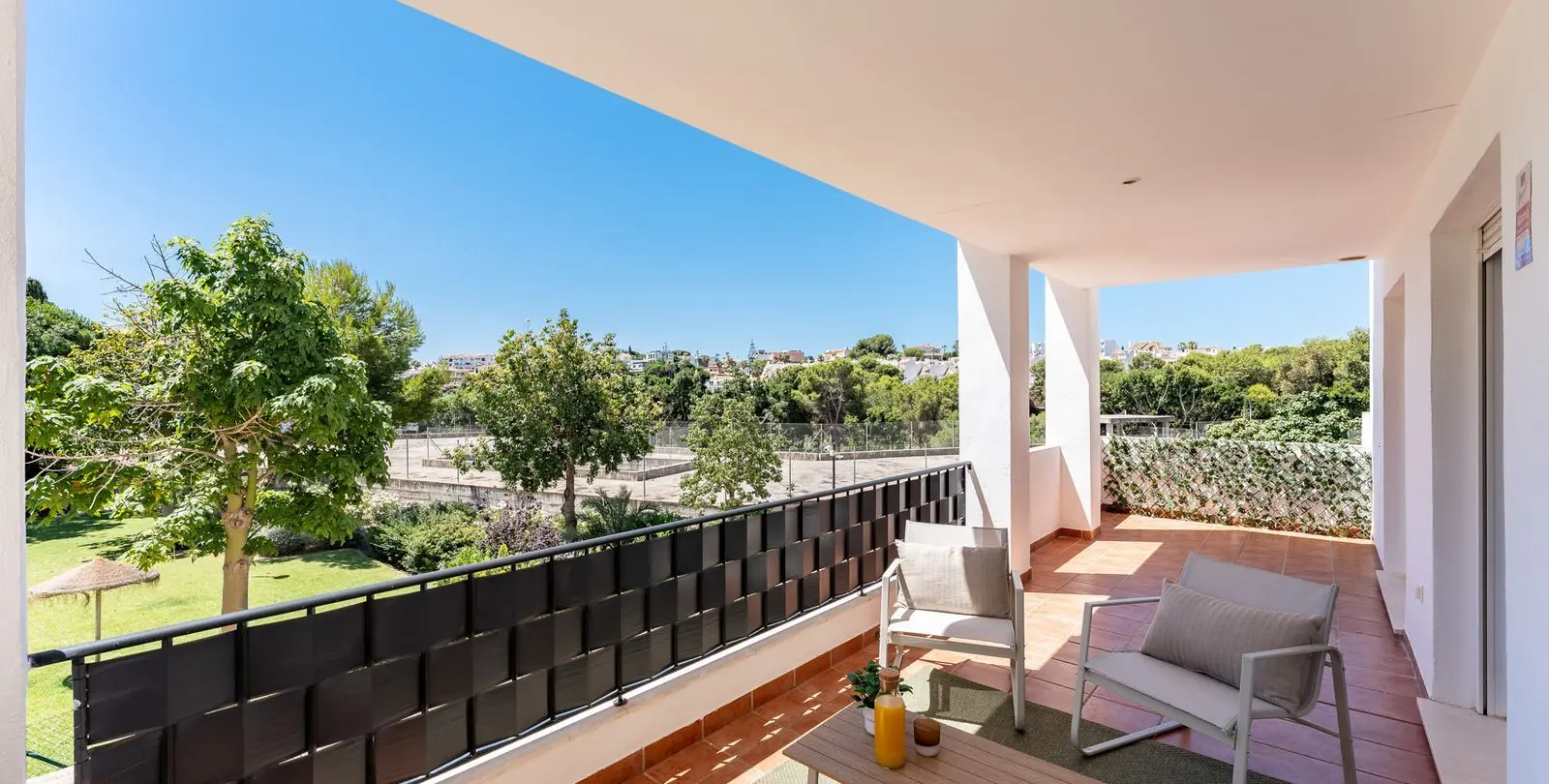 Sale of middle floor apartment in Torrequebrada 5