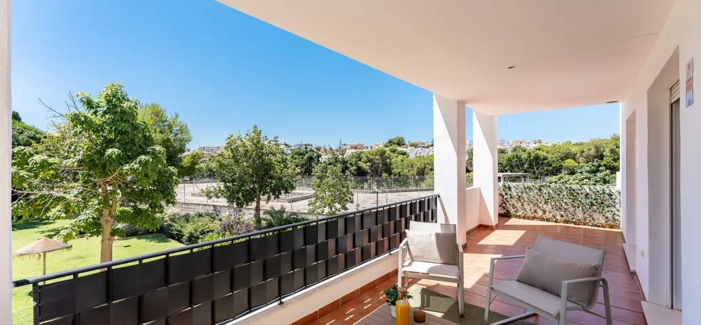 Venta de apartamento en planta media en Torrequebrada 4