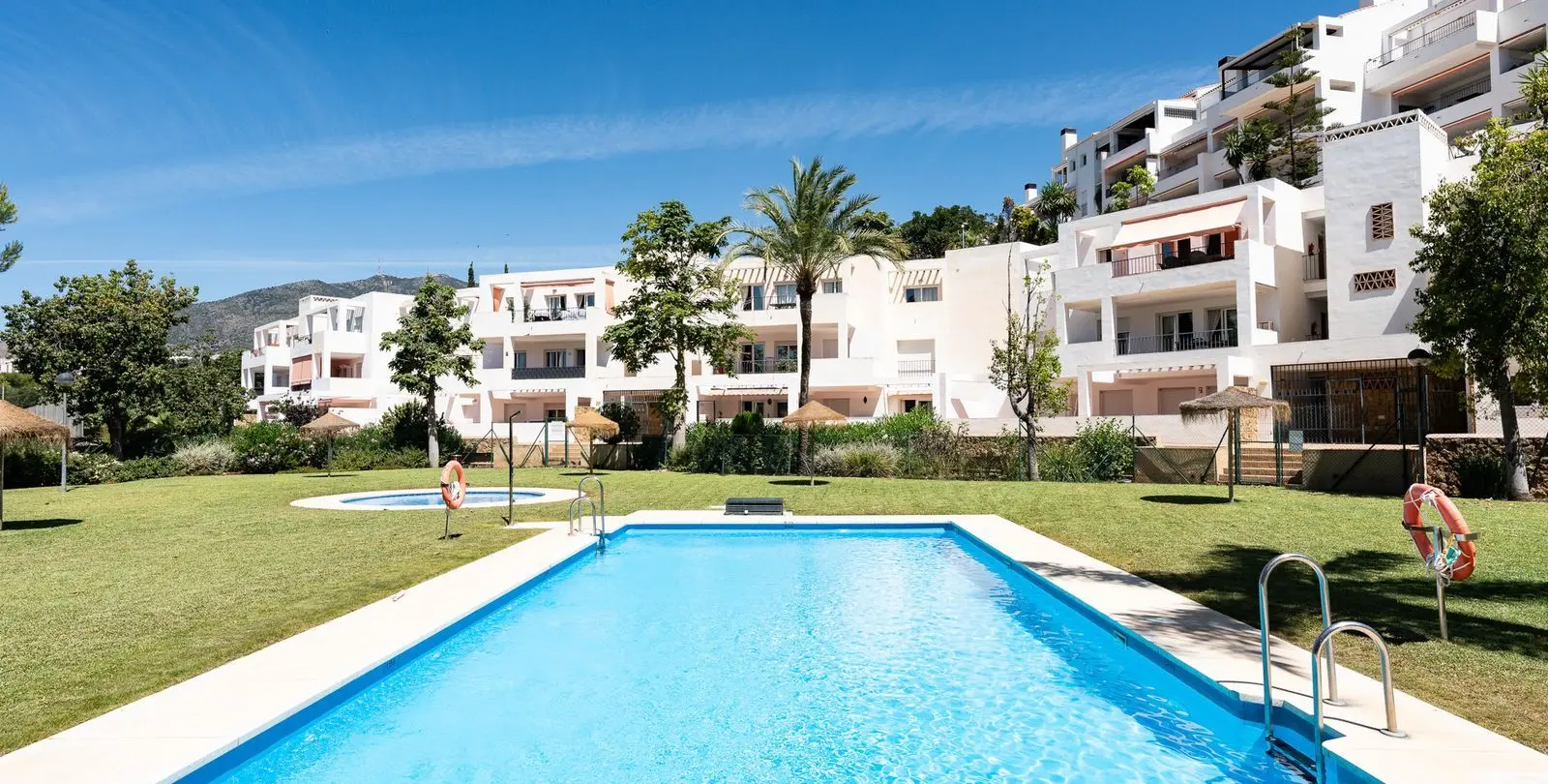 Sale of middle floor apartment in Torrequebrada 11