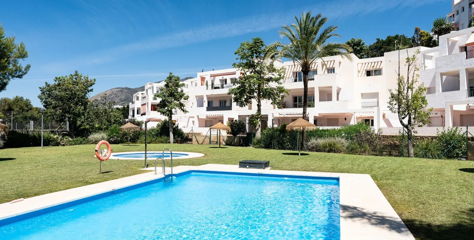 Sale of middle floor apartment in Torrequebrada 13