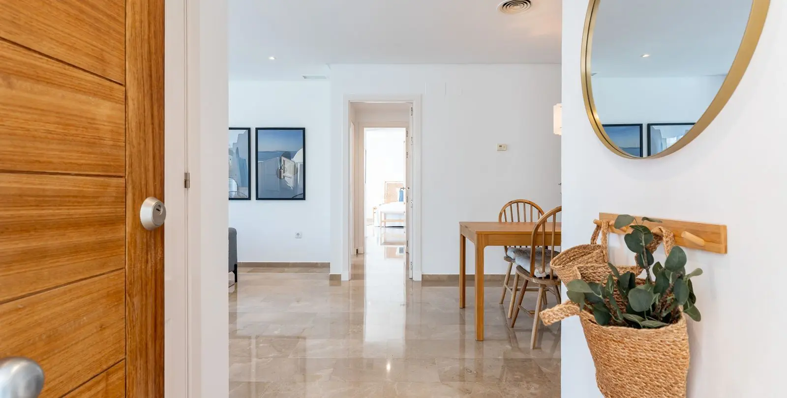 Sale of middle floor apartment in Torrequebrada 14