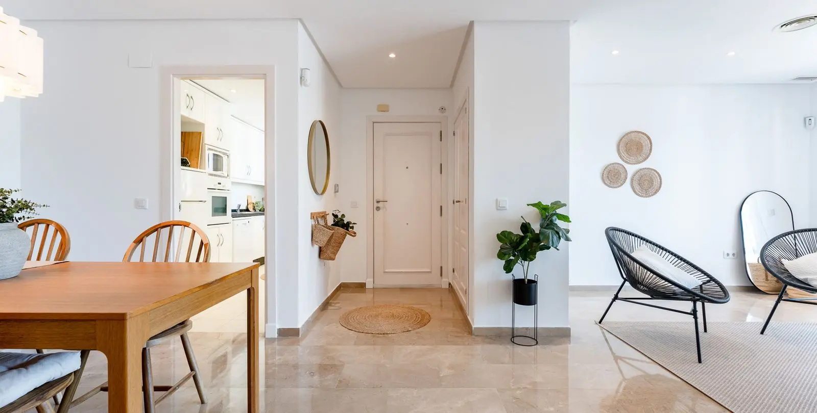 Sale of middle floor apartment in Torrequebrada 19