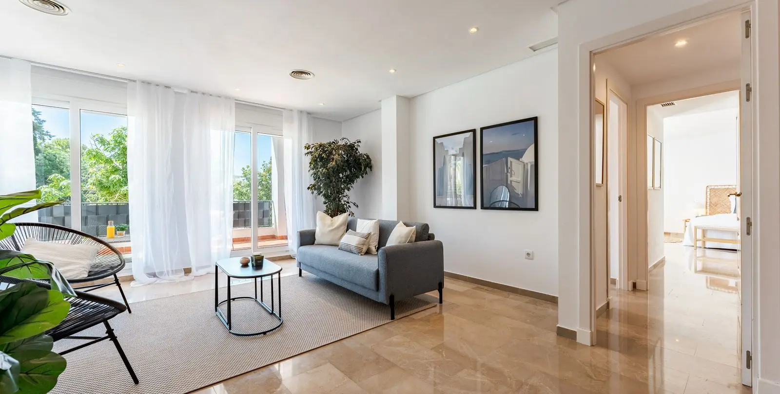 Sale of middle floor apartment in Torrequebrada 21