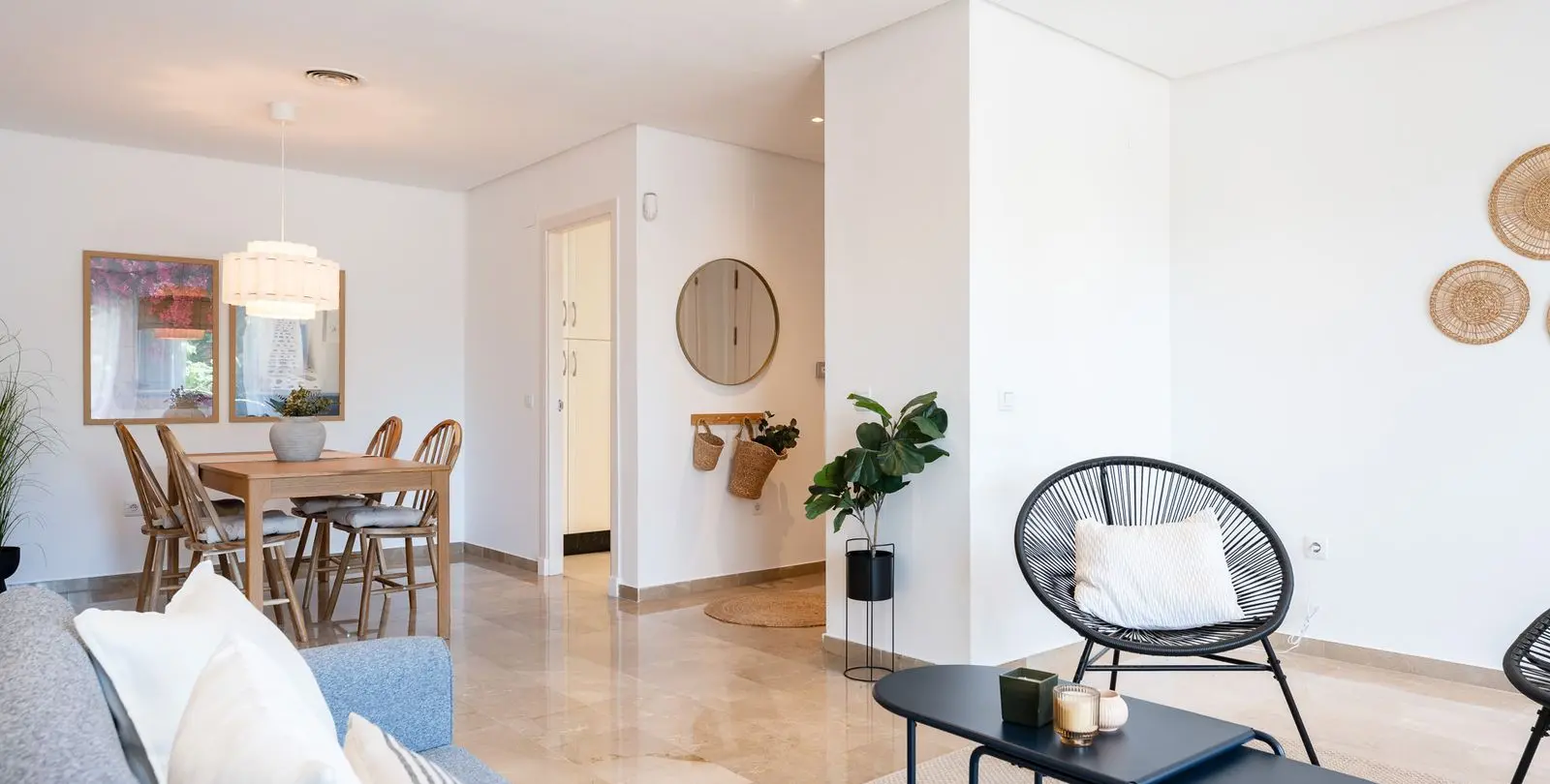 Sale of middle floor apartment in Torrequebrada 28