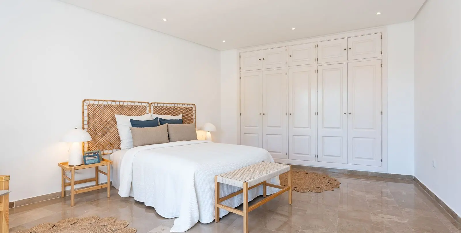 Sale of middle floor apartment in Torrequebrada 32