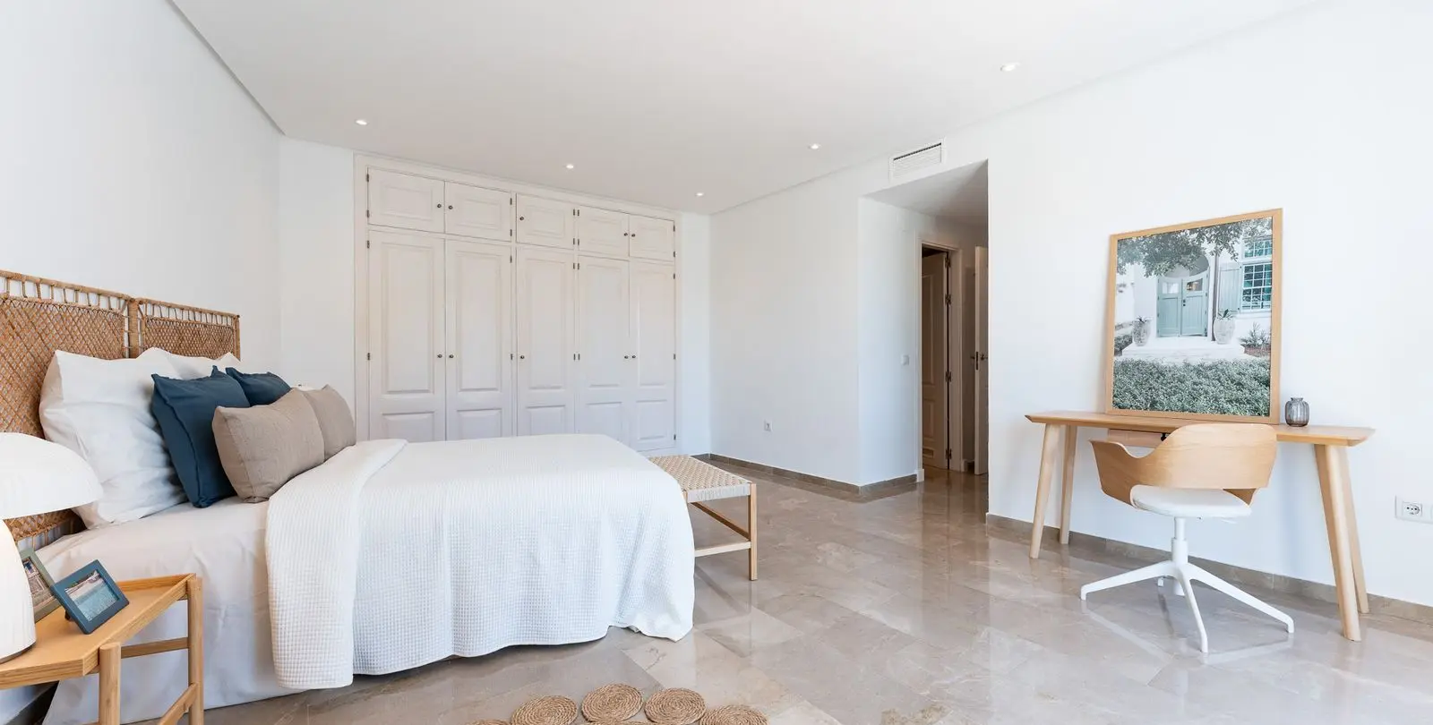 Sale of middle floor apartment in Torrequebrada 35