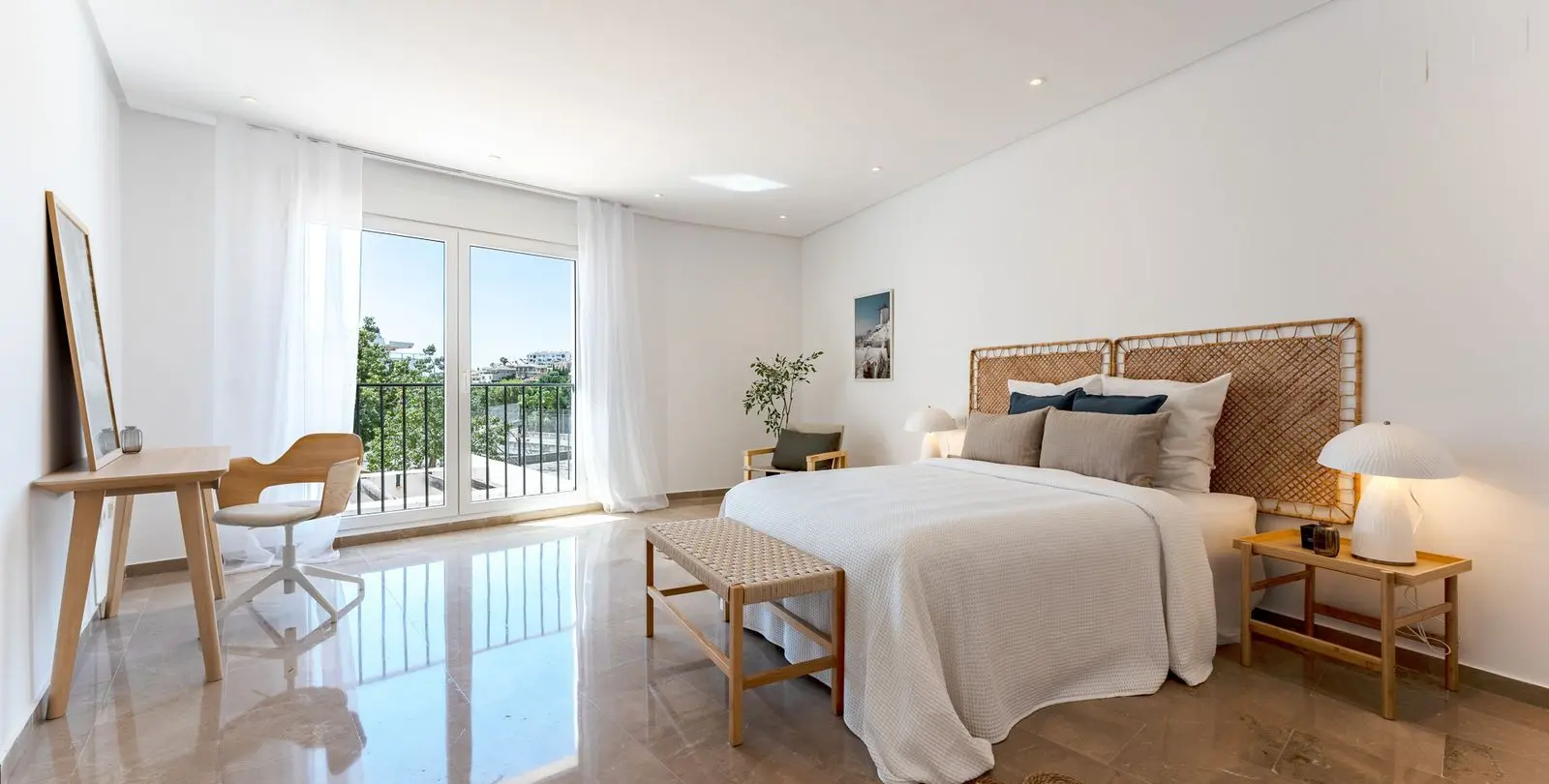 Sale of middle floor apartment in Torrequebrada 37
