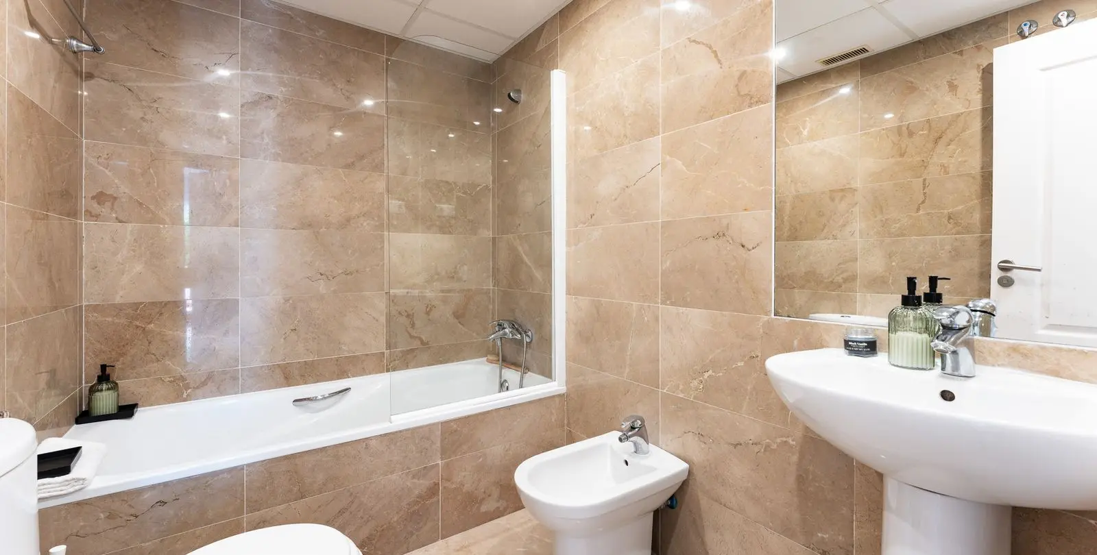 Sale of middle floor apartment in Torrequebrada 46