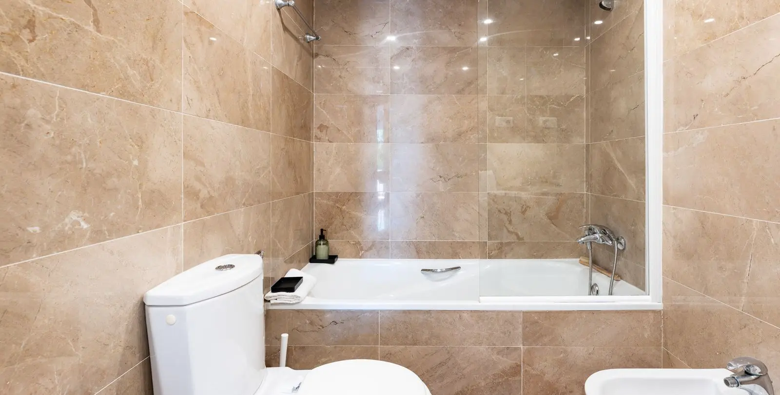 Sale of middle floor apartment in Torrequebrada 47