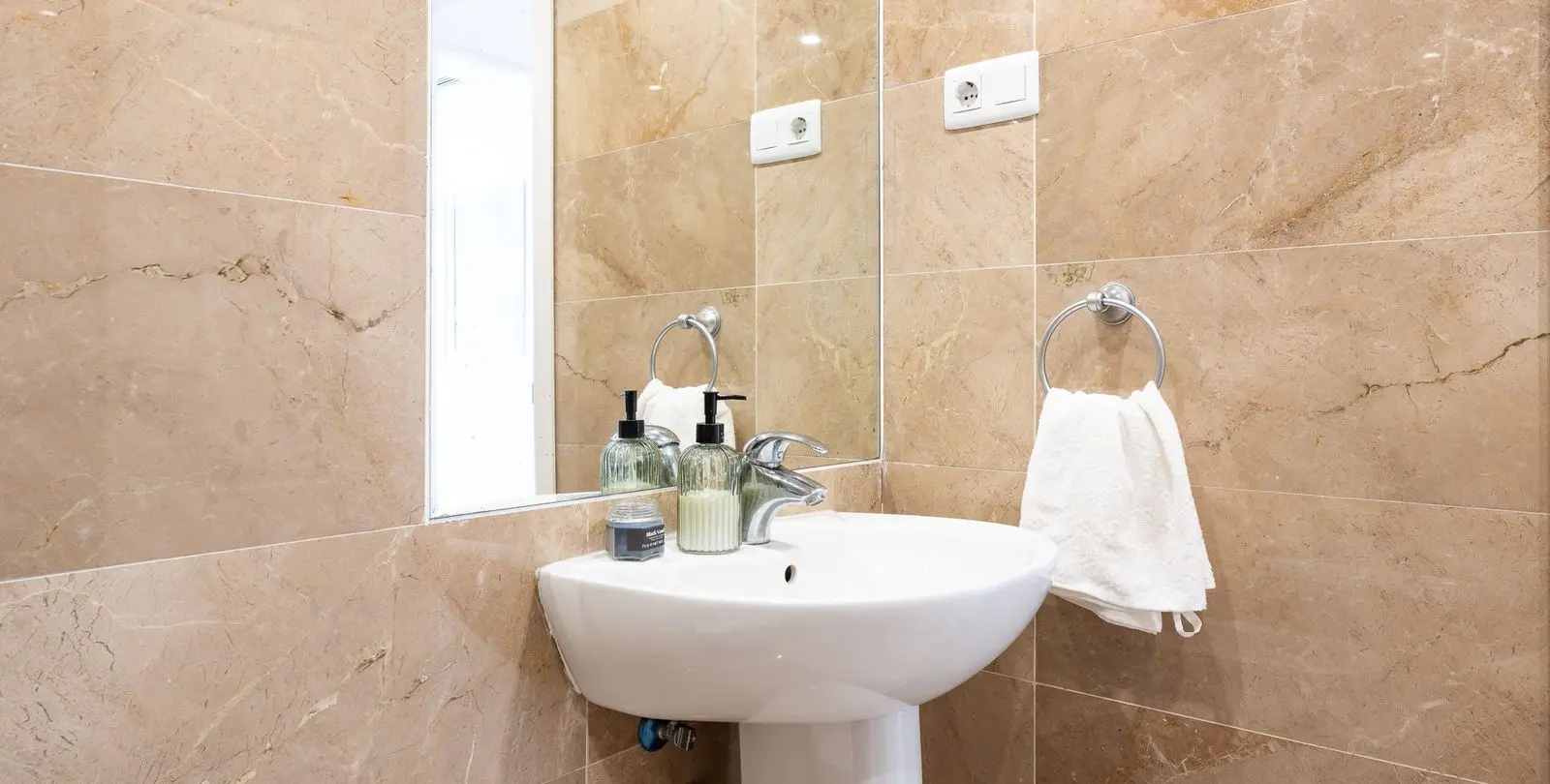 Sale of middle floor apartment in Torrequebrada 48