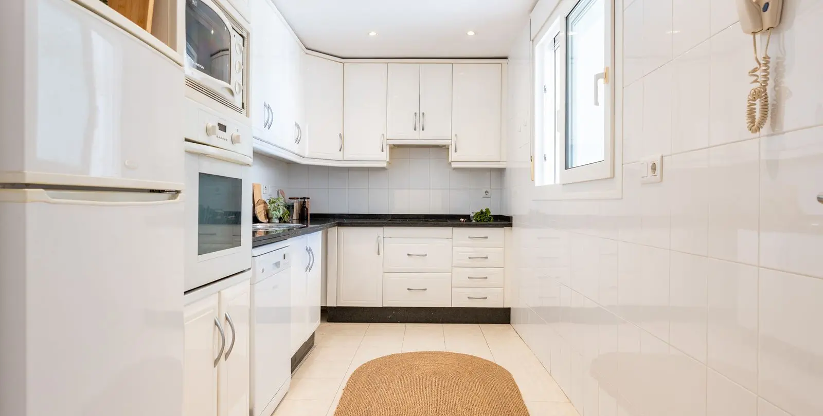 Sale of middle floor apartment in Torrequebrada 55