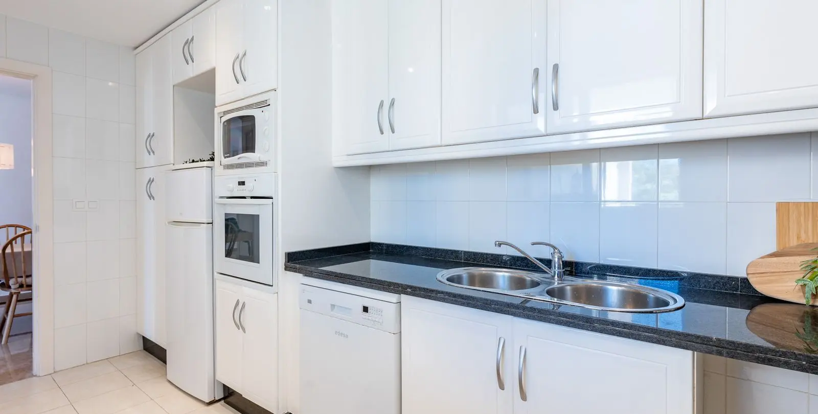 Sale of middle floor apartment in Torrequebrada 57