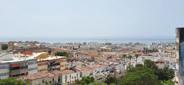 Продажа апартаментов на среднем этаже в Estepona 0