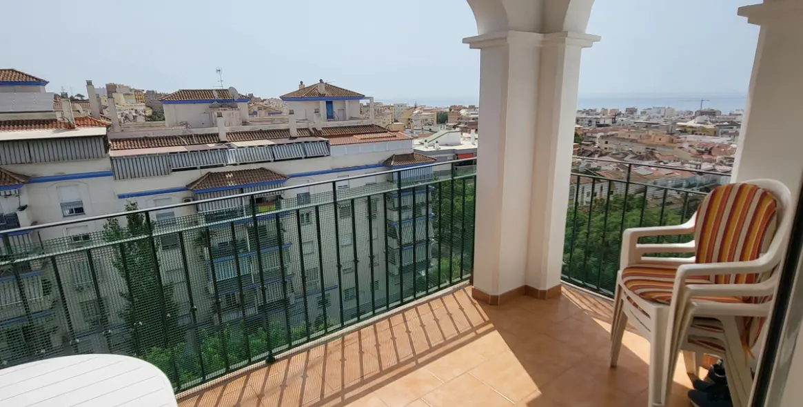 Sale of middle floor apartment in Estepona 3