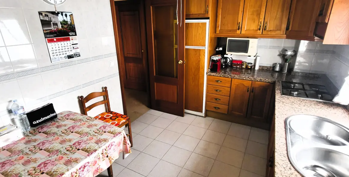 Sale of middle floor apartment in Estepona 5