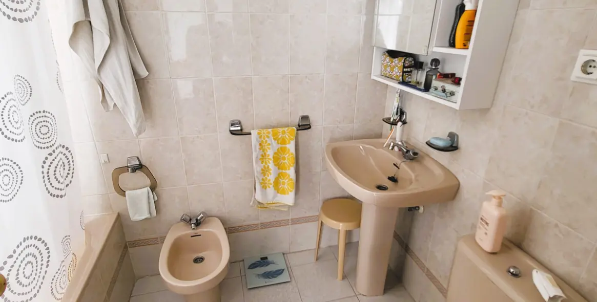 Sale of middle floor apartment in Estepona 10