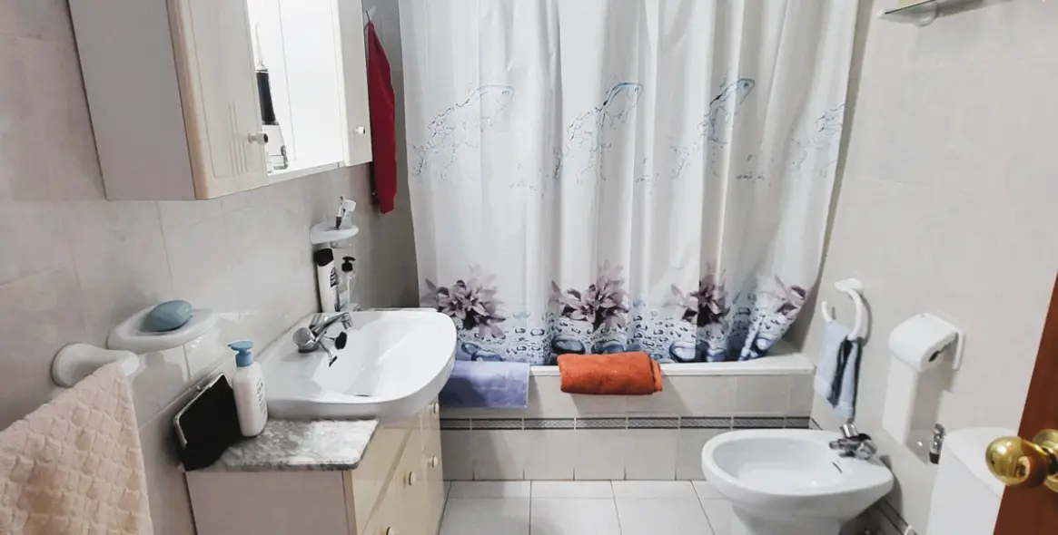 Sale of middle floor apartment in Estepona 13