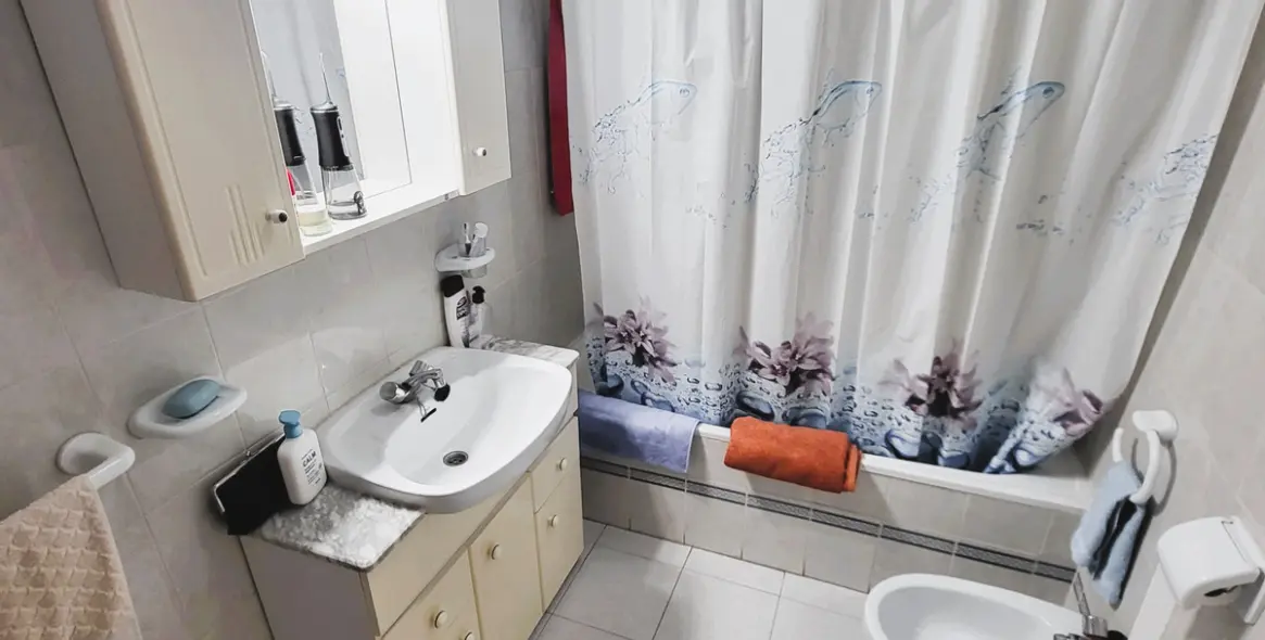 Sale of middle floor apartment in Estepona 16