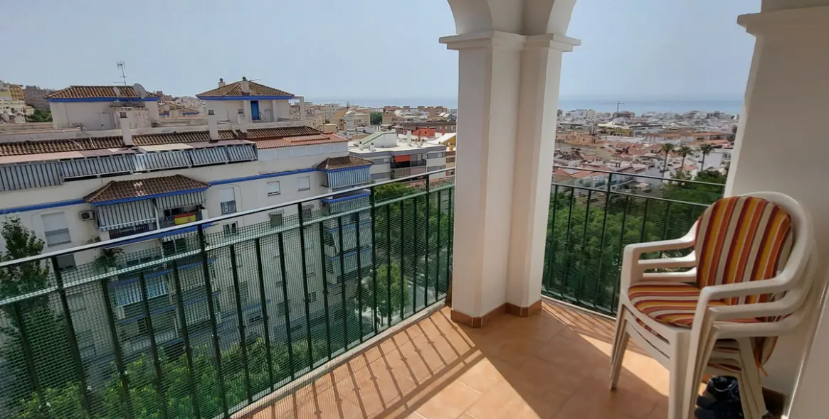Sale of middle floor apartment in Estepona 17