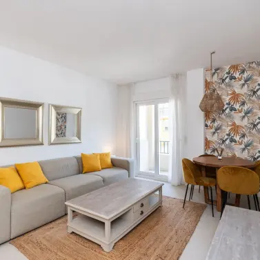 Продажа апартаментов на среднем этаже в Marbella