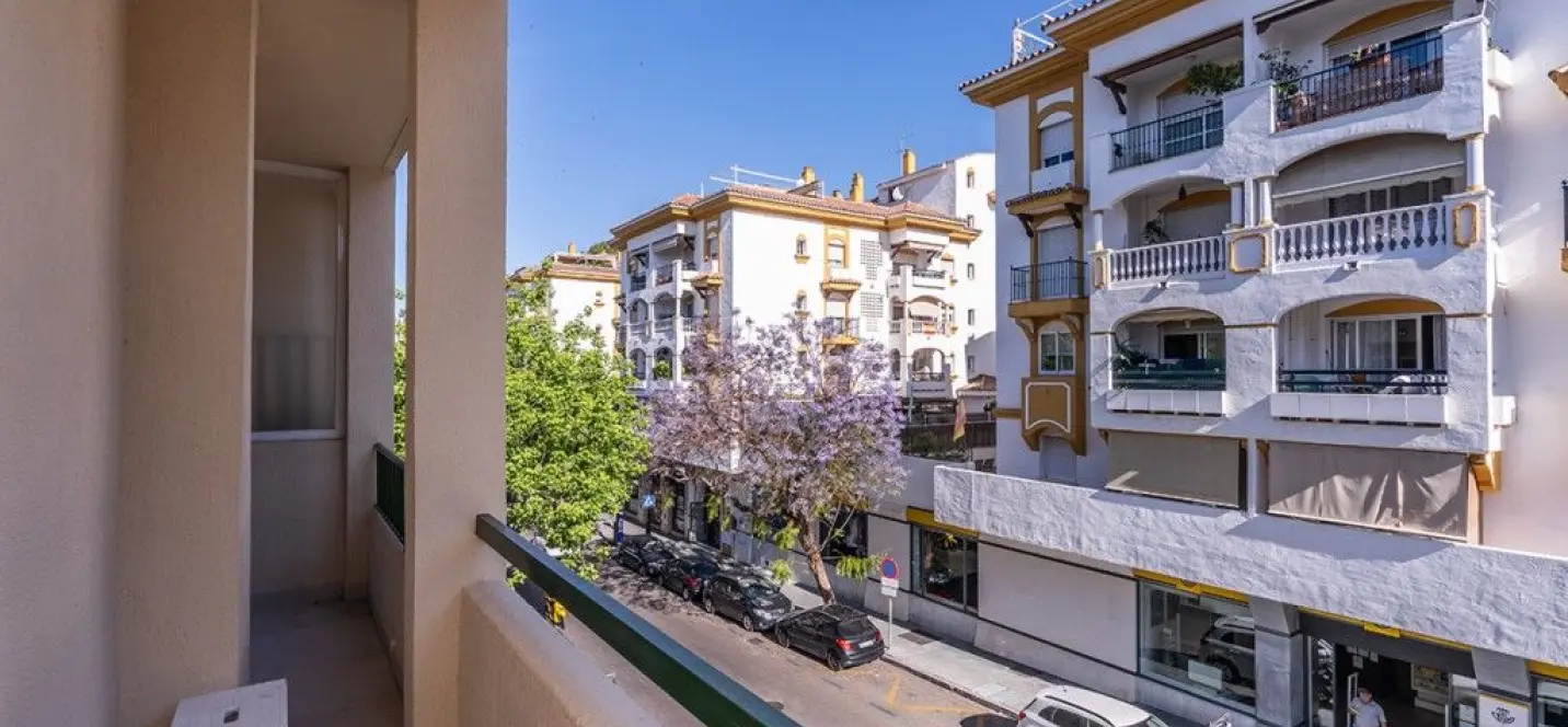 Sale of middle floor apartment in Marbella 1