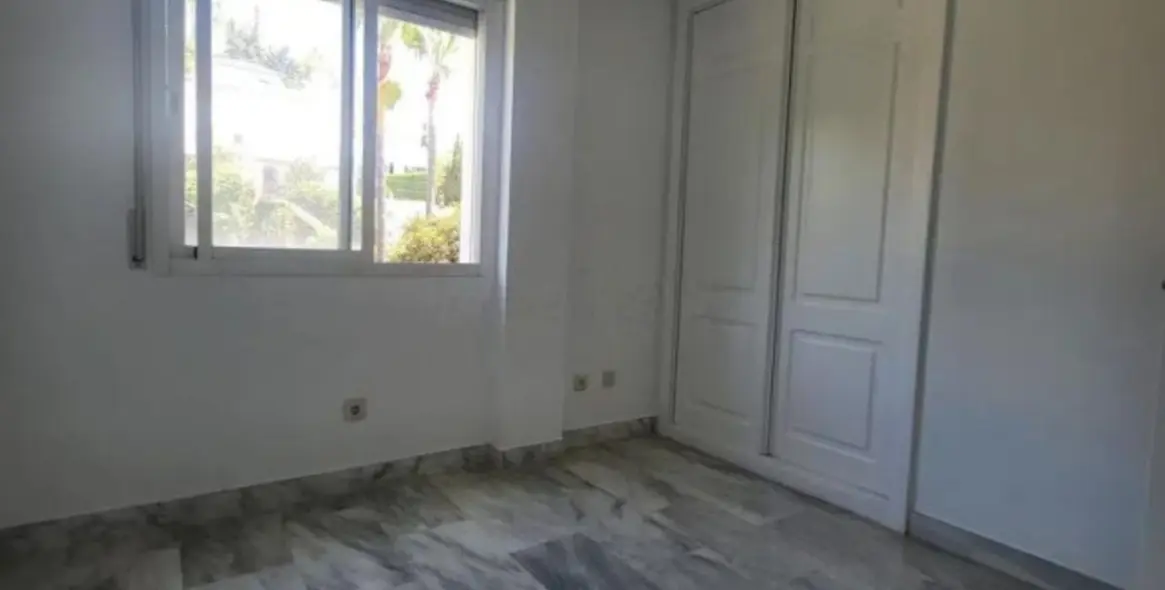 Продажа апартаментов на среднем этаже в Marbella 5