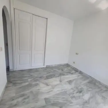 Продажа апартаментов на среднем этаже в Marbella