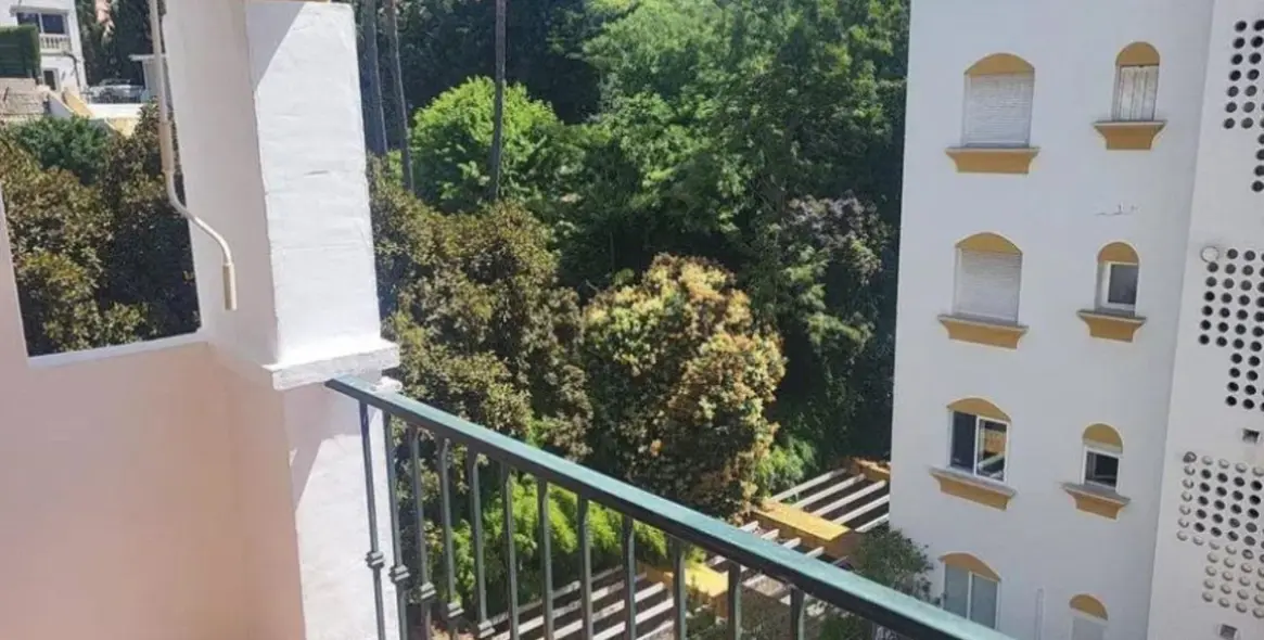 Продажа апартаментов на среднем этаже в Marbella 10